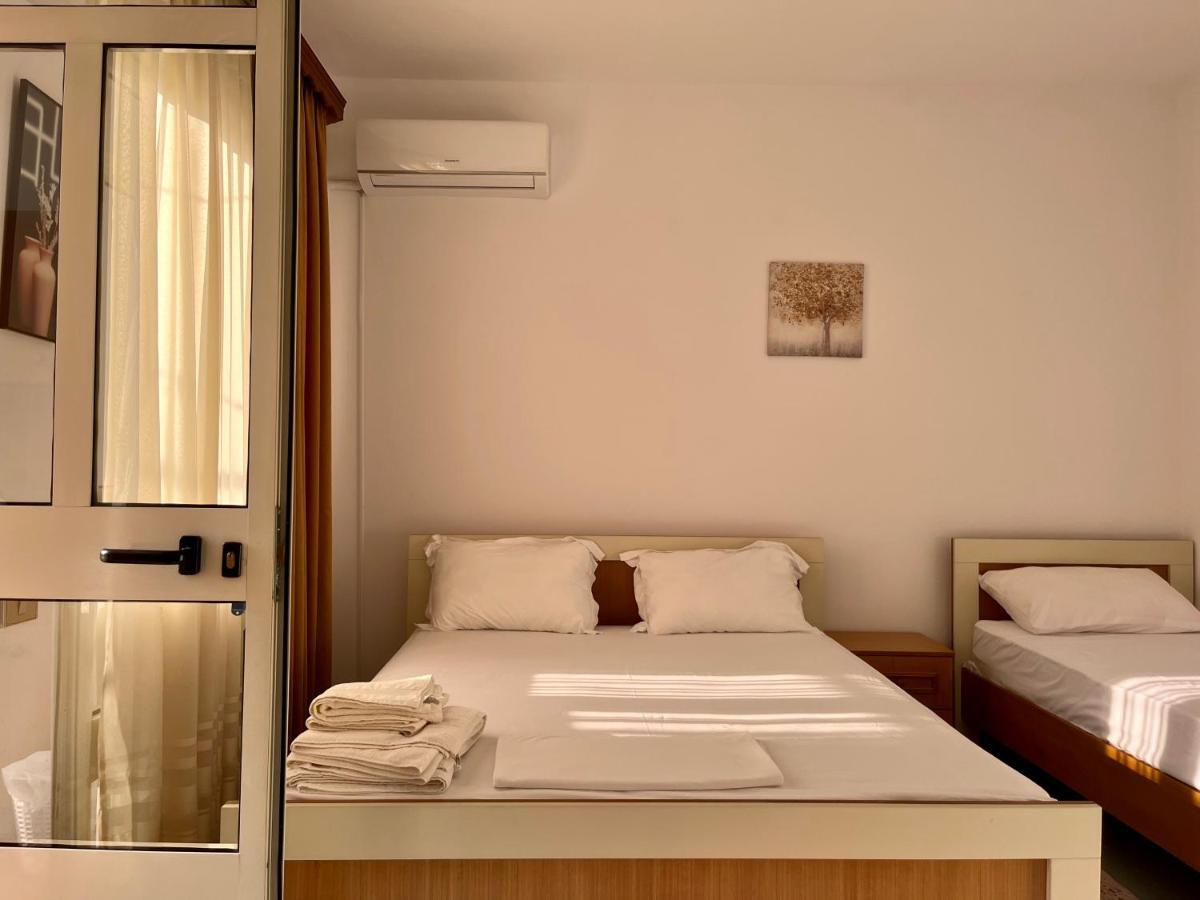 Rei'S Place Vlore Exterior photo
