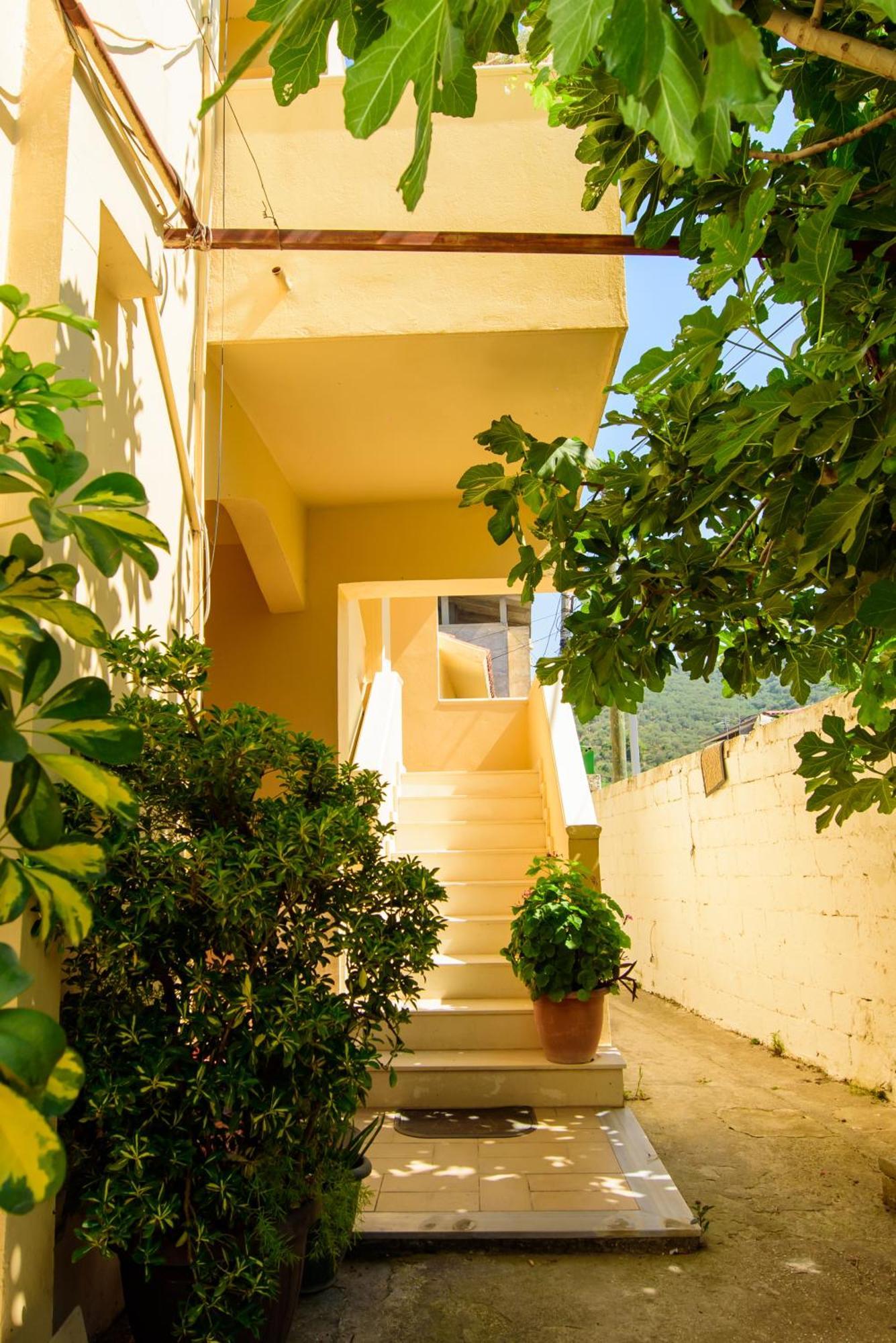 Rei'S Place Vlore Exterior photo